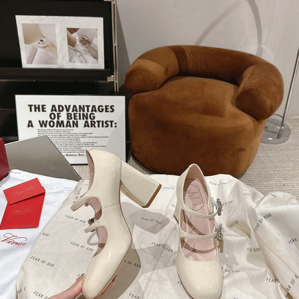 TRÈS VIVIER MARY JANE DOUBLE-STRAP PUMPS IN OFF WHITE PATENT CALFSKIN