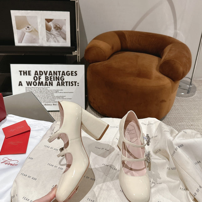 TRÈS VIVIER MARY JANE DOUBLE-STRAP PUMPS IN OFF WHITE PATENT CALFSKIN