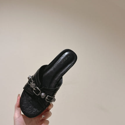 CAGOLE FLAT SANDALS IN BLACK WAX-OIL SHEEPSKIN