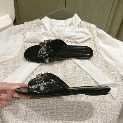 CAGOLE FLAT SANDALS IN BLACK WAX-OIL SHEEPSKIN