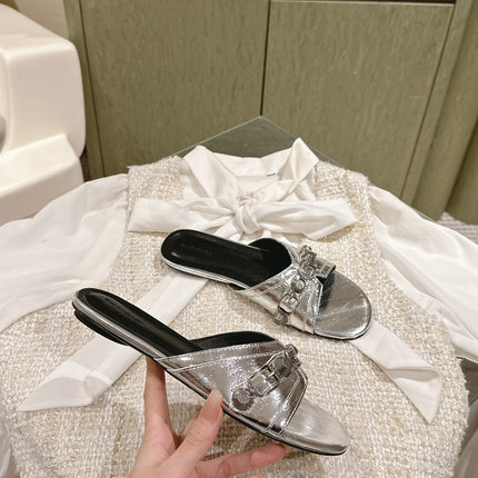 CAGOLE FLAT SANDALS IN SILVER WAX-OIL SHEEPSKIN