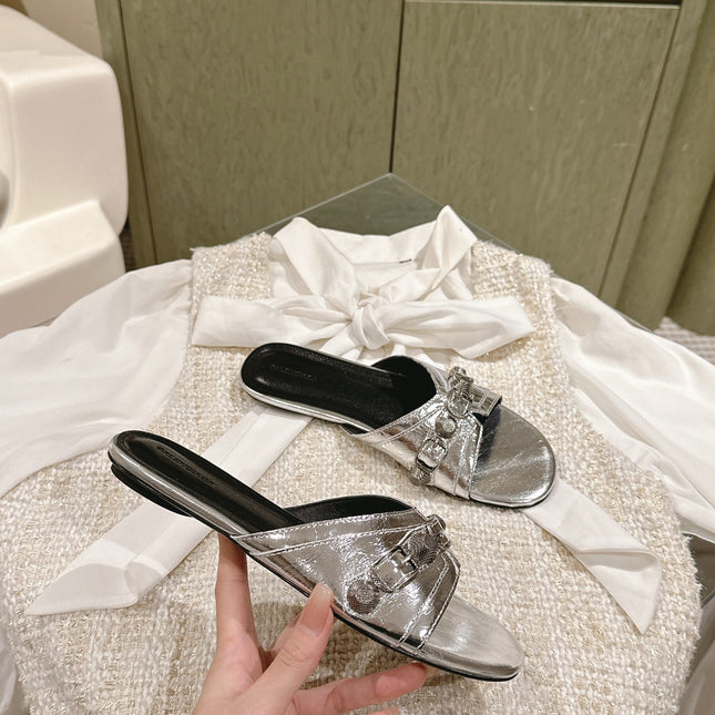 CAGOLE FLAT SANDALS IN SILVER WAX-OIL SHEEPSKIN