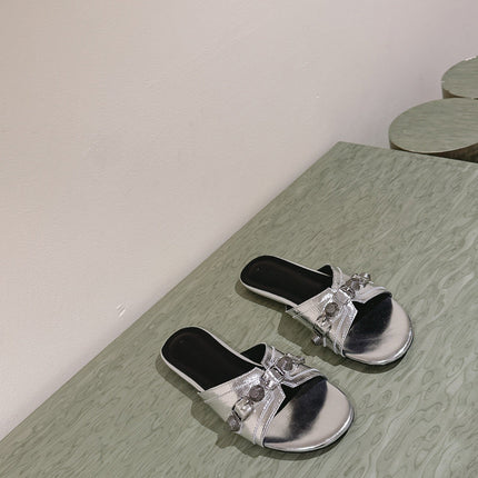 CAGOLE FLAT SANDALS IN SILVER WAX-OIL SHEEPSKIN