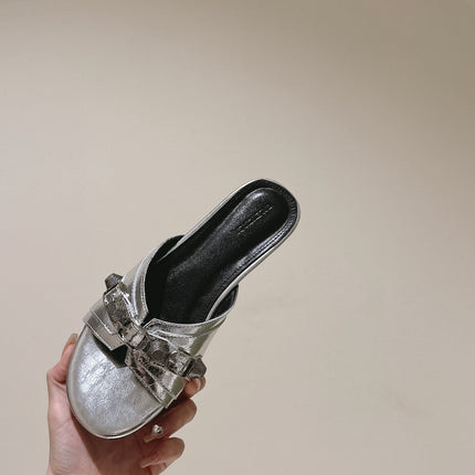 CAGOLE FLAT SANDALS IN SILVER WAX-OIL SHEEPSKIN