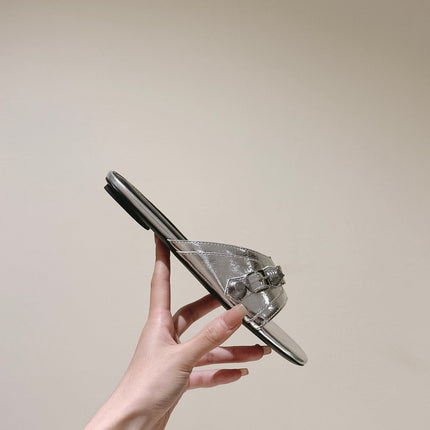 CAGOLE FLAT SANDALS IN SILVER WAX-OIL SHEEPSKIN