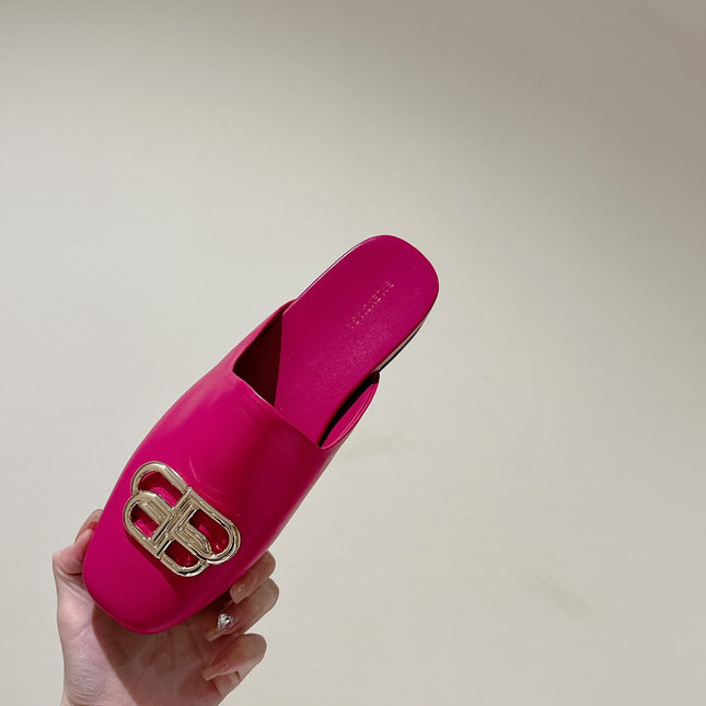 FLAT MULES IN DEEP PINK SMOOTH CALFSKIN GOLD BUCKLE