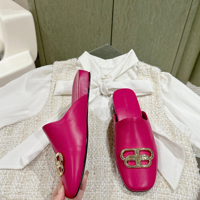 FLAT MULES IN DEEP PINK SMOOTH CALFSKIN GOLD BUCKLE
