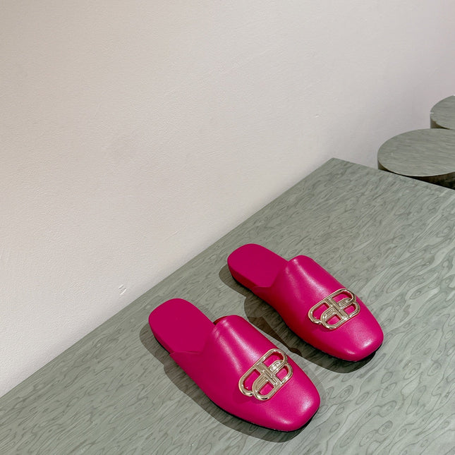 FLAT MULES IN DEEP PINK SMOOTH CALFSKIN GOLD BUCKLE