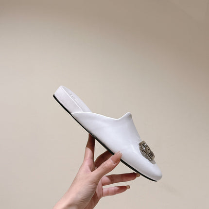 FLAT MULES IN WHITE SMOOTH CALFSKIN SILVER BUCKLE
