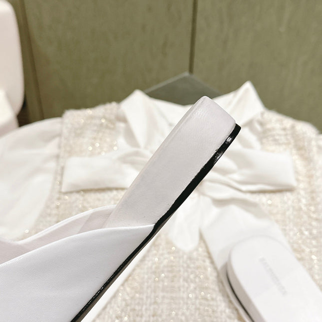 FLAT MULES IN WHITE SMOOTH CALFSKIN SILVER BUCKLE