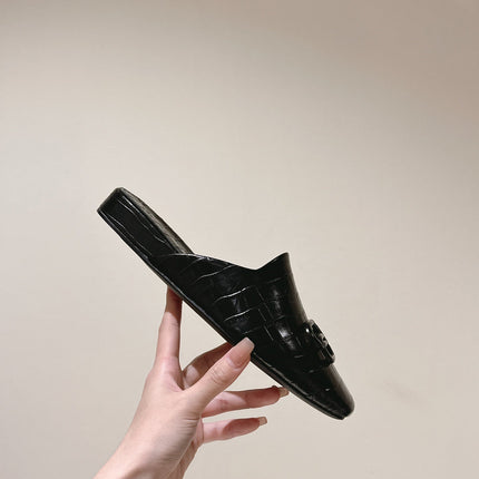 FLAT MULES IN BLACK CROCODILE EMBOSSED GLOSSY CALFSKIN