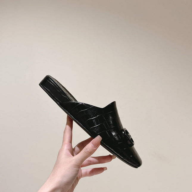 FLAT MULES IN BLACK CROCODILE EMBOSSED GLOSSY CALFSKIN