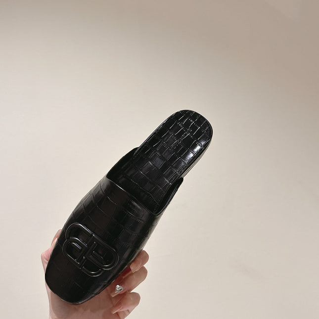 FLAT MULES IN BLACK CROCODILE EMBOSSED GLOSSY CALFSKIN