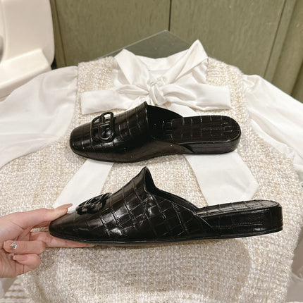 FLAT MULES IN BLACK CROCODILE EMBOSSED GLOSSY CALFSKIN
