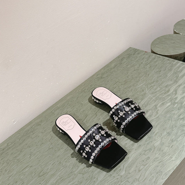 TRUMPET METALLIC MULES IN BLACK PATENT CALFSKIN WITH EMBELLISHED BUCKLE