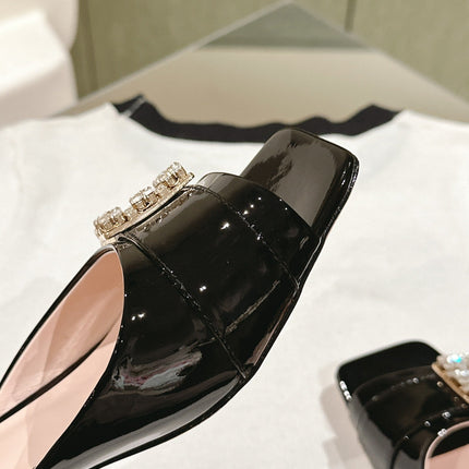 CRYSTAL HEEL MULE IN BLACK PATENT CALFSKIN WITH EMBELLISHED BUCKLE