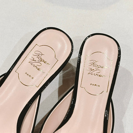 CRYSTAL HEEL MULE IN BLACK PATENT CALFSKIN WITH EMBELLISHED BUCKLE