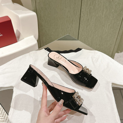 CRYSTAL HEEL MULE IN BLACK PATENT CALFSKIN WITH EMBELLISHED BUCKLE