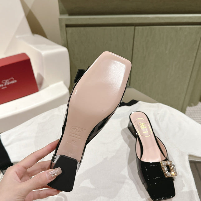 CRYSTAL HEEL MULE IN BLACK PATENT CALFSKIN WITH EMBELLISHED BUCKLE