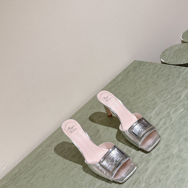 TRUMPET METALLIC MULES IN SILVER PATENT CALFSKIN