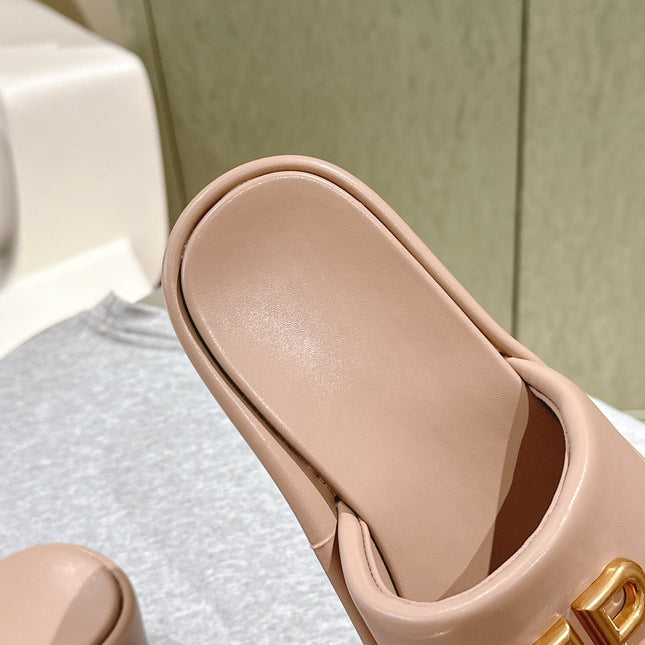 RISE SANDALS IN BEIGE SHINY LAMBSKIN GOLD BUCKLE