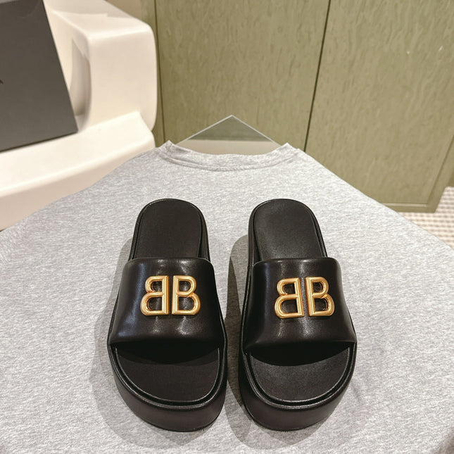 RISE SANDALS IN BLACK SHINY LAMBSKIN GOLD BUCKLE