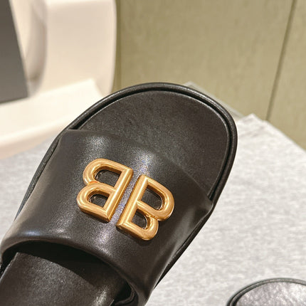 RISE SANDALS IN BLACK SHINY LAMBSKIN GOLD BUCKLE