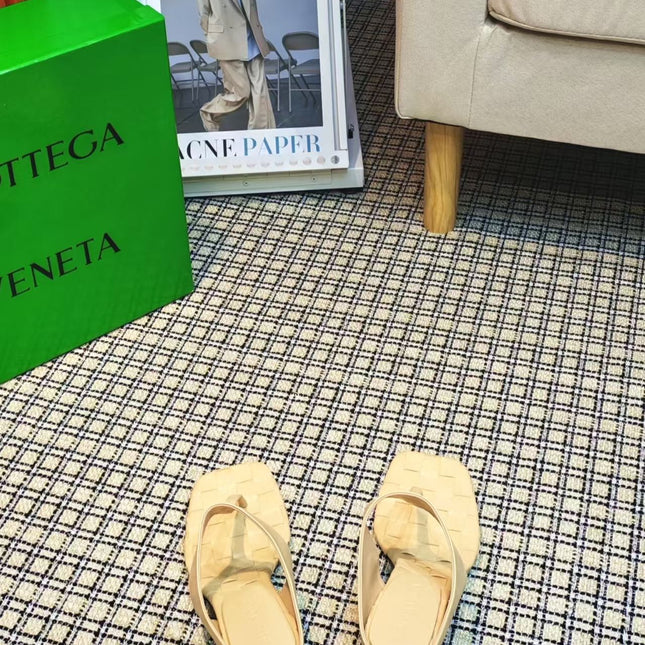 MARELLA THONG IN PALE YELLOW CALFSKIN WITH SIGNATURE INTRECCIATO INSOLE