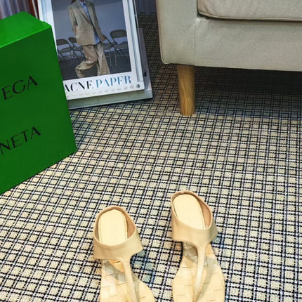 MARELLA THONG IN PALE YELLOW CALFSKIN WITH SIGNATURE INTRECCIATO INSOLE