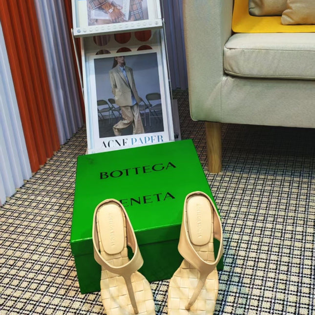 MARELLA THONG IN PALE YELLOW CALFSKIN WITH SIGNATURE INTRECCIATO INSOLE