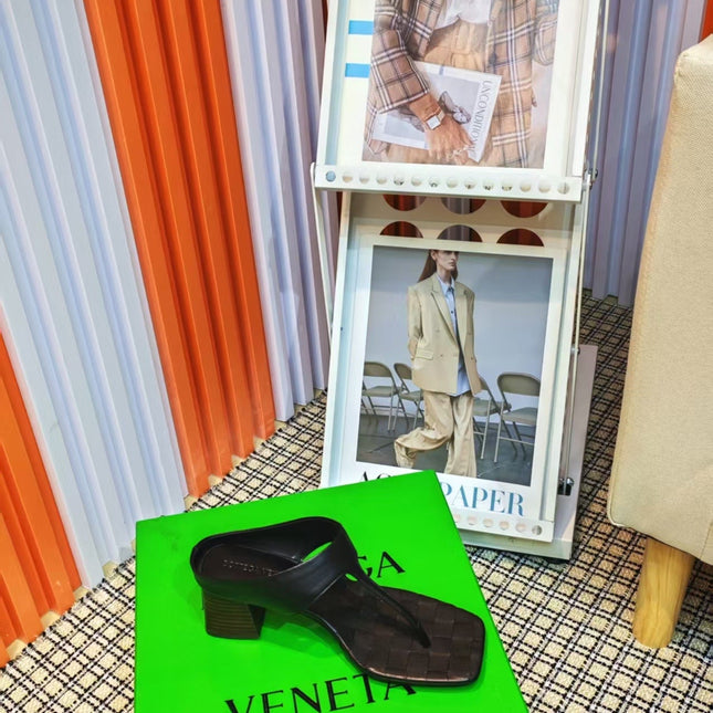 MARELLA THONG IN BLACK CALFSKIN WITH SIGNATURE INTRECCIATO INSOLE