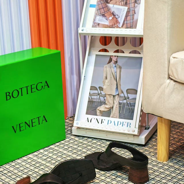 MARELLA THONG IN BLACK CALFSKIN WITH SIGNATURE INTRECCIATO INSOLE