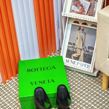 MARELLA THONG IN BLACK CALFSKIN WITH SIGNATURE INTRECCIATO INSOLE