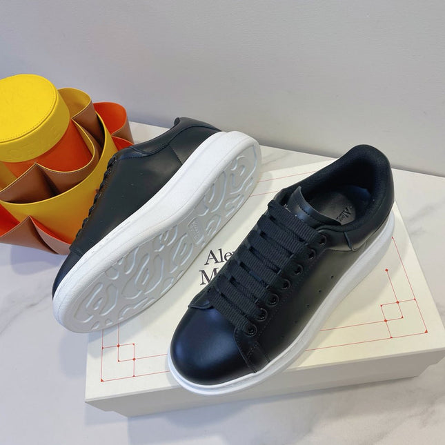 OVERSIZED SNEAKERS IN BLACK SMOOTH CALFSKIN WITH BLACK HEEL DETAIL