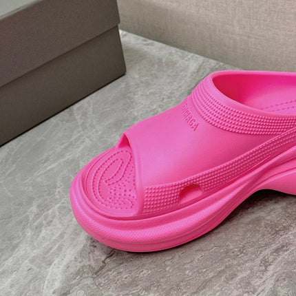 POOL CROCS SLIDE SANDAL IN BRIGHT PINK RUBBER