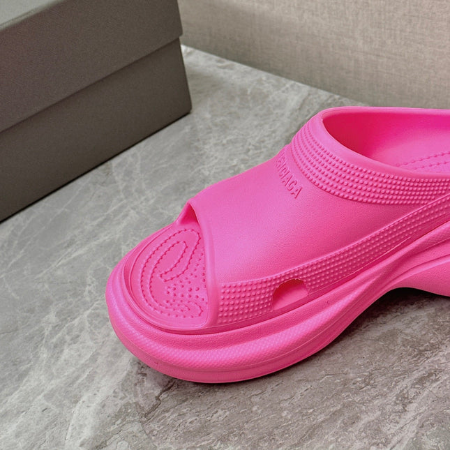POOL CROCS SLIDE SANDAL IN BRIGHT PINK RUBBER