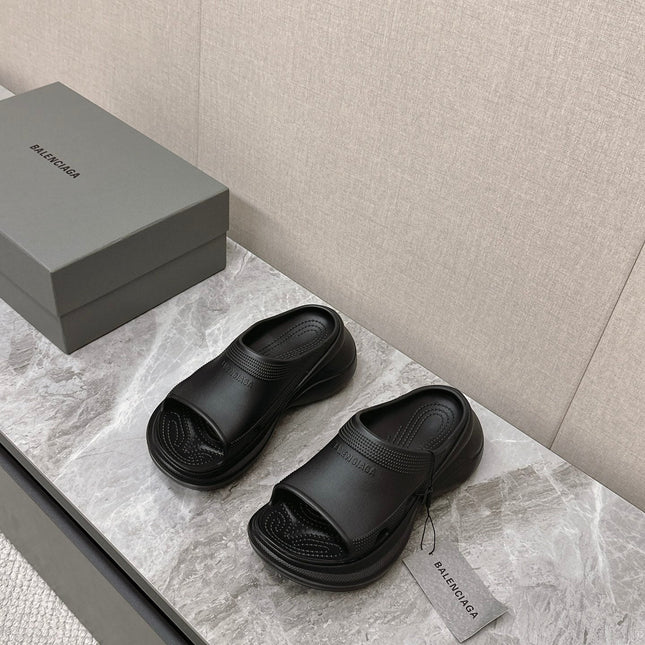 POOL CROCS SLIDE SANDAL IN BLACK RUBBER