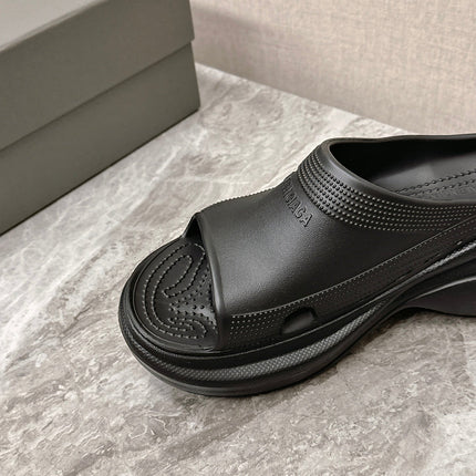 POOL CROCS SLIDE SANDAL IN BLACK RUBBER