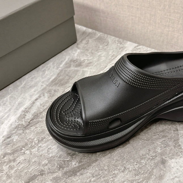 POOL CROCS SLIDE SANDAL IN BLACK RUBBER