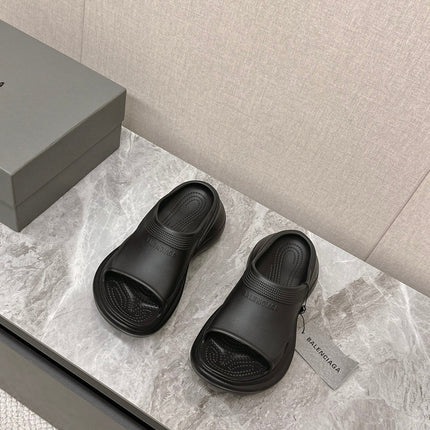 POOL CROCS SLIDE SANDAL IN BLACK RUBBER