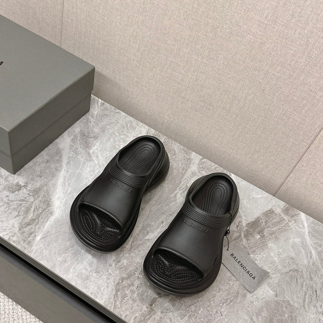 POOL CROCS SLIDE SANDAL IN BLACK RUBBER