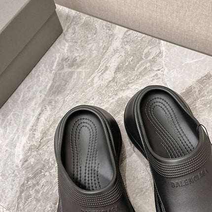 POOL CROCS SLIDE SANDAL IN BLACK RUBBER