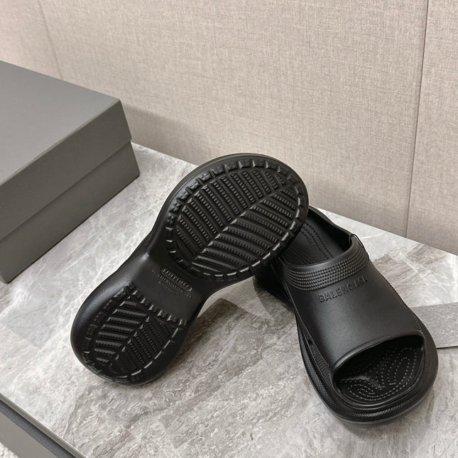 POOL CROCS SLIDE SANDAL IN BLACK RUBBER