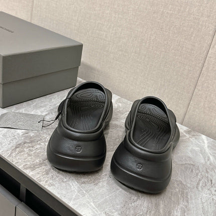 POOL CROCS SLIDE SANDAL IN BLACK RUBBER