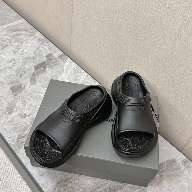 POOL CROCS SLIDE SANDAL IN BLACK RUBBER