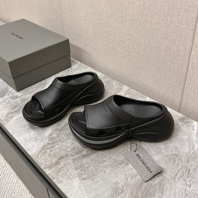 POOL CROCS SLIDE SANDAL IN BLACK RUBBER