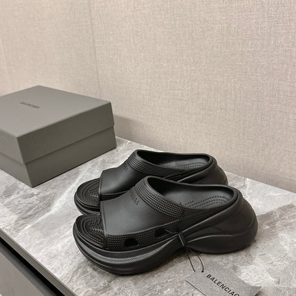 POOL CROCS SLIDE SANDAL IN BLACK RUBBER