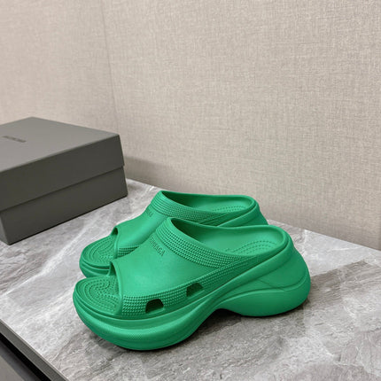 POOL CROCS SLIDE SANDAL IN GREEN RUBBER