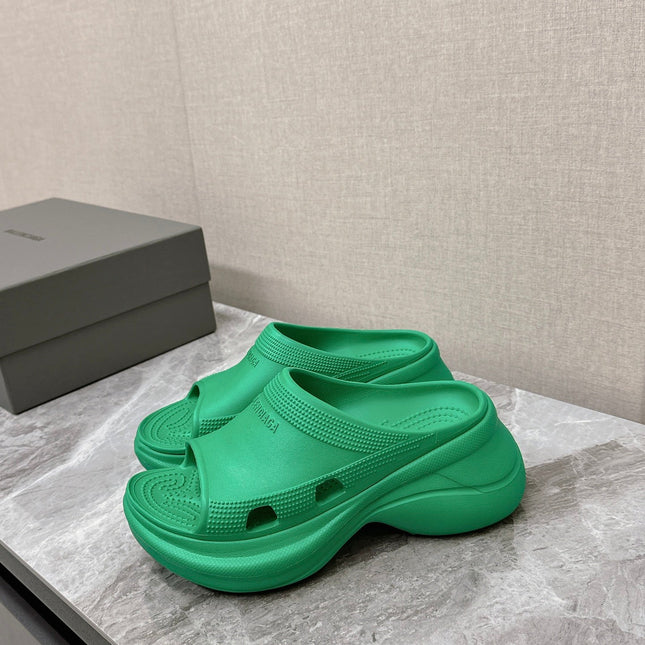 POOL CROCS SLIDE SANDAL IN GREEN RUBBER