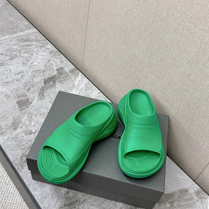 POOL CROCS SLIDE SANDAL IN GREEN RUBBER